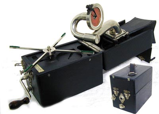 Illustration for article titled 12 Portable Record Players Gallery